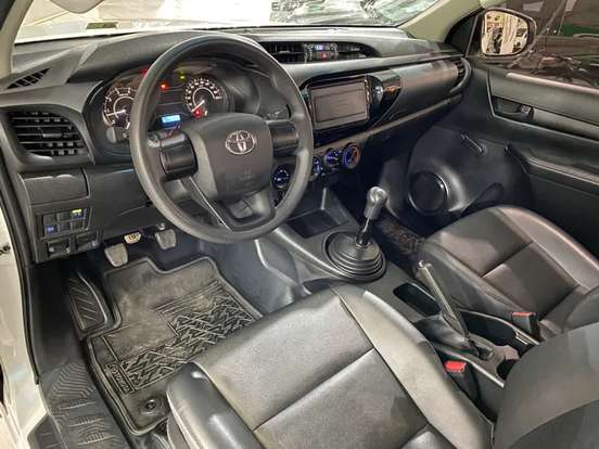 TOYOTA-HILUX-2.8 D-4D TURBO DIESEL CS 4X4 MANUAL TOYOTA-HILUX-2024