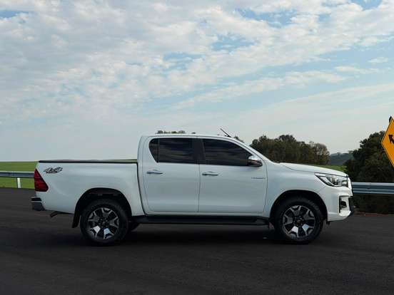 TOYOTA-HILUX-2018