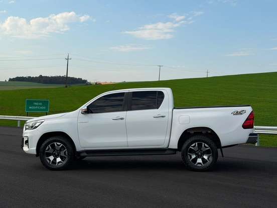 TOYOTA-HILUX-2.8 SRX 4X4 CD 16V DIESEL 4P AUTOMÁTICO TOYOTA-HILUX-2018