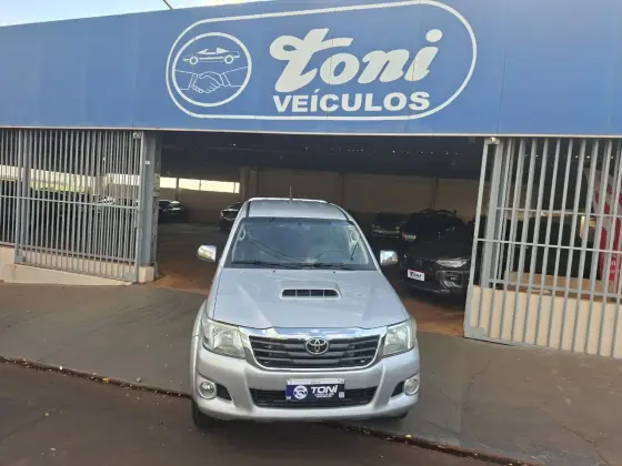 TOYOTA HILUX 3.0 SR 4X4 CD 16V TURBO INTERCOOLER DIESEL 4P AUTOMÁTICO TOYOTA HILUX 3.0 SR 4X4 CD 16V TURBO INTERCOOLER DIESEL 4P AUTOMÁTICO