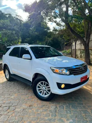 TOYOTA HILUX SW4 2.7 SR 7 LUGARES 4X2 16V FLEX 4P AUTOMÁTICO TOYOTA HILUX SW4 2.7 SR 7 LUGARES 4X2 16V FLEX 4P AUTOMÁTICO