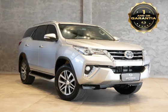 TOYOTA HILUX SW4 2.8 SRX 4X4 7 LUGARES 16V TURBO INTERCOOLER DIESEL 4P AUTOMÁTICO TOYOTA HILUX SW4 2.8 SRX 4X4 7 LUGARES 16V TURBO INTERCOOLER DIESEL 4P AUTOMÁTICO
