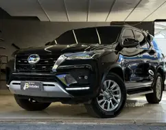 TOYOTA HILUX SW4 2.8 D-4D TURBO DIESEL SRX 4X4 AUTOMÁTICO TOYOTA HILUX SW4 2.8 D-4D TURBO DIESEL SRX 4X4 AUTOMÁTICO