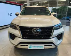 TOYOTA HILUX SW4 2.8 D-4D TURBO DIESEL SRX 7L 4X4 AUTOMÁTICO TOYOTA HILUX SW4 2.8 D-4D TURBO DIESEL SRX 7L 4X4 AUTOMÁTICO