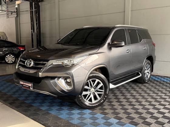 TOYOTA HILUX SW4 2.8 SRX 4X4 16V TURBO INTERCOOLER DIESEL 4P AUTOMÁTICO