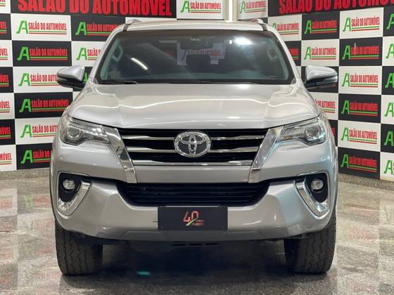 TOYOTA HILUX SW4 2.8 SRX 4X4 7 LUGARES 16V TURBO INTERCOOLER DIESEL 4P AUTOMÁTICO