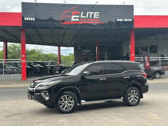 TOYOTA HILUX SW4 2.8 SRX 4X4 7 LUGARES 16V TURBO INTERCOOLER DIESEL 4P AUTOMÁTICO