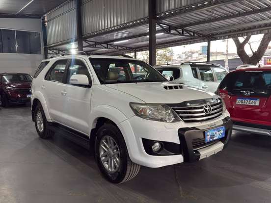 TOYOTA-HILUX SW4-2013