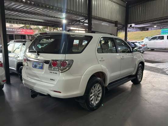 TOYOTA-HILUX SW4-2013