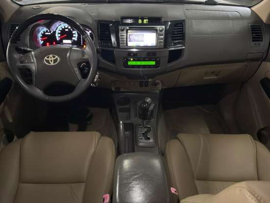 TOYOTA-HILUX SW4-2013