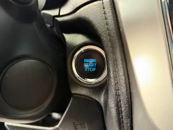 TOYOTA-YARIS-2019
