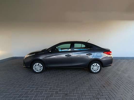 TOYOTA-YARIS-2024