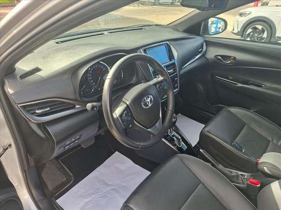 TOYOTA-YARIS-2023