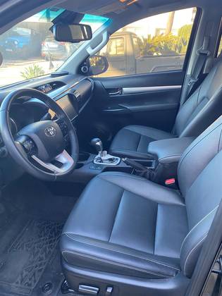 TOYOTA HILUX 2.8 D-4D TURBO DIESEL CD SRX PLUS 4X4 AUTOMÁTICO