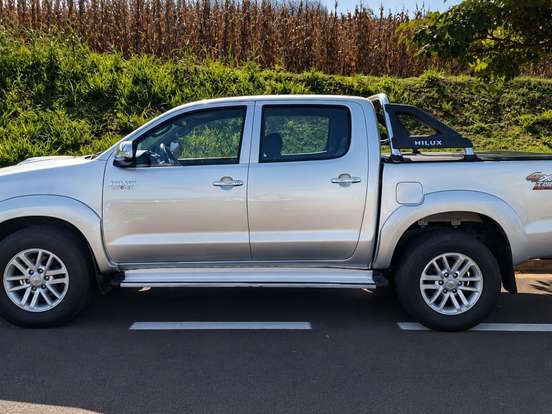 TOYOTA-HILUX-3.0 SRV 4X4 CD 16V TURBO INTERCOOLER DIESEL 4P AUTOMÁTICO TOYOTA-HILUX-2013