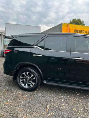 TOYOTA-HILUX SW4-2024