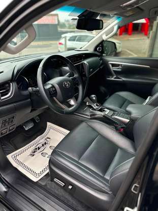 TOYOTA-HILUX SW4-2.8 D-4D TURBO DIESEL SRX PLATINUM 7L 4X4 AUTOMÁTICO TOYOTA-HILUX SW4-2024
