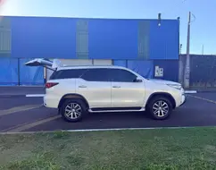 TOYOTA HILUX SW4 2.8 SRX 4X4 7 LUGARES 16V TURBO INTERCOOLER DIESEL 4P AUTOMÁTICO TOYOTA HILUX SW4 2.8 SRX 4X4 7 LUGARES 16V TURBO INTERCOOLER DIESEL 4P AUTOMÁTICO