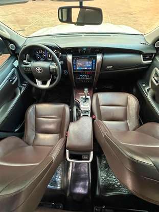 TOYOTA-HILUX SW4-2017