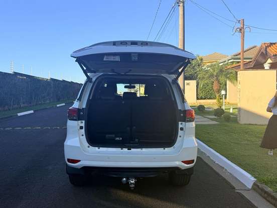 TOYOTA-HILUX SW4-2.8 SRX 4X4 7 LUGARES 16V TURBO INTERCOOLER DIESEL 4P AUTOMÁTICO TOYOTA-HILUX SW4-2019