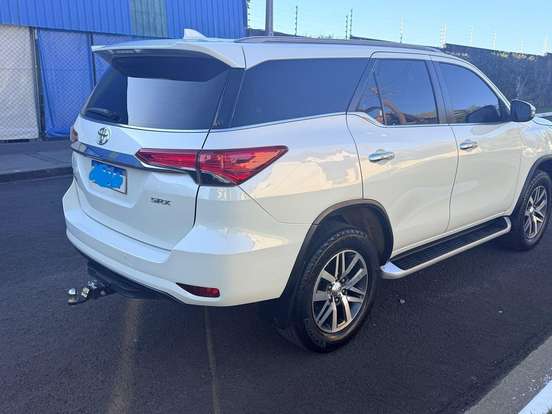 TOYOTA-HILUX SW4-2019