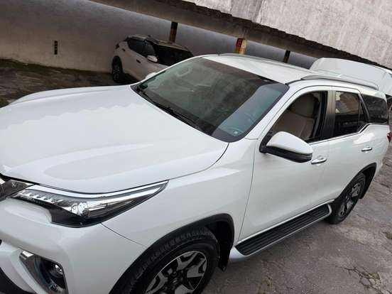 TOYOTA-HILUX SW4-2.8 SRX DIAMOND 4X4 7 LUGARES 16V TURBO INTERCOOLER DIESEL 4P AUTOMÁTICO TOYOTA-HILUX SW4-2019
