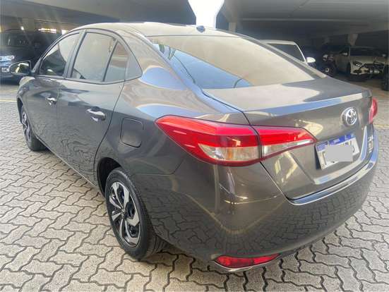 TOYOTA-YARIS-2022