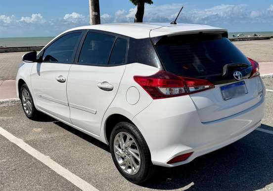 TOYOTA-YARIS-2022
