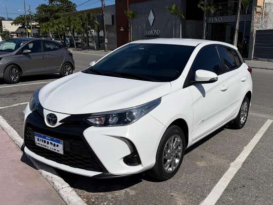 TOYOTA-YARIS-2022