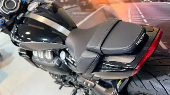TRIUMPH-ROCKET III STORM R-2025