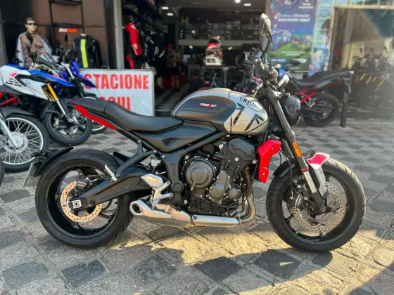 TRIUMPH TRIDENT 660 