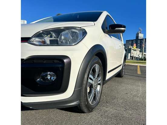 VOLKSWAGEN-CROSS UP-2017