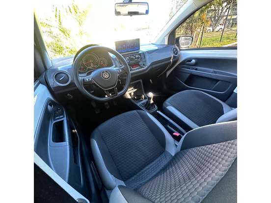 VOLKSWAGEN-CROSS UP-2017
