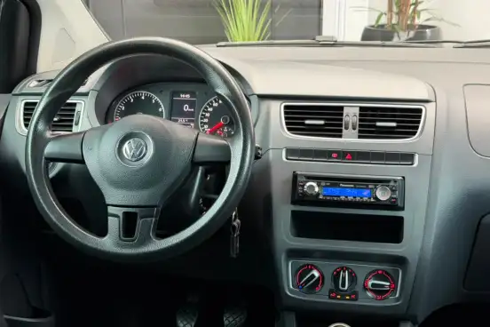 VOLKSWAGEN-FOX-2013