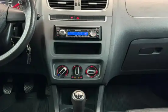 VOLKSWAGEN-FOX-2013