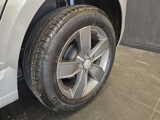 VOLKSWAGEN-FOX-2018