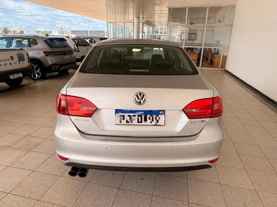 VOLKSWAGEN-JETTA-2014