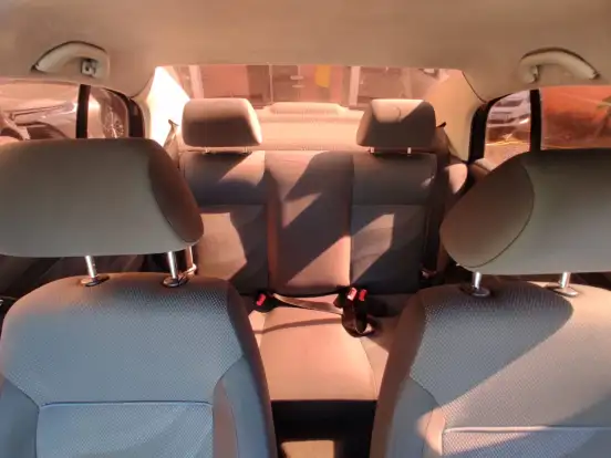 VOLKSWAGEN-POLO SEDAN-2009