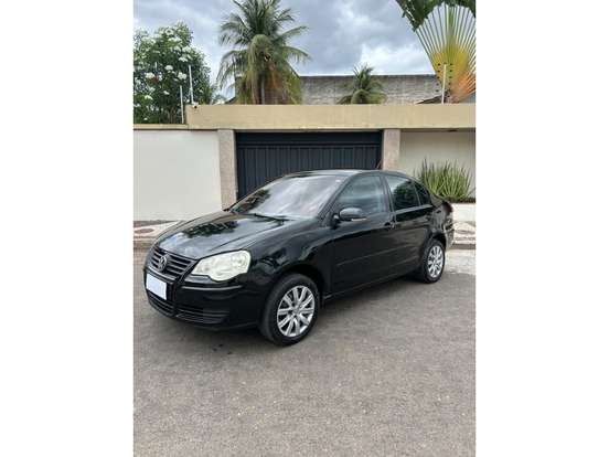 VOLKSWAGEN-POLO SEDAN-2010
