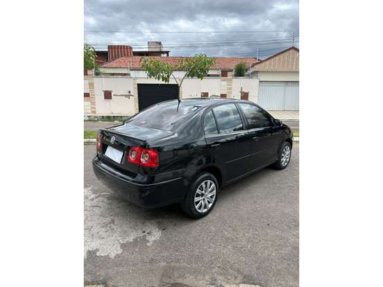 VOLKSWAGEN-POLO SEDAN-2010