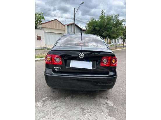VOLKSWAGEN-POLO SEDAN-2010
