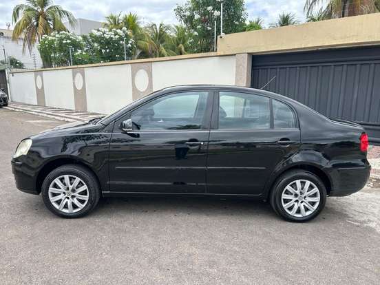 VOLKSWAGEN-POLO SEDAN-1.6 8V GASOLINA 4P MANUAL VOLKSWAGEN-POLO SEDAN-2010