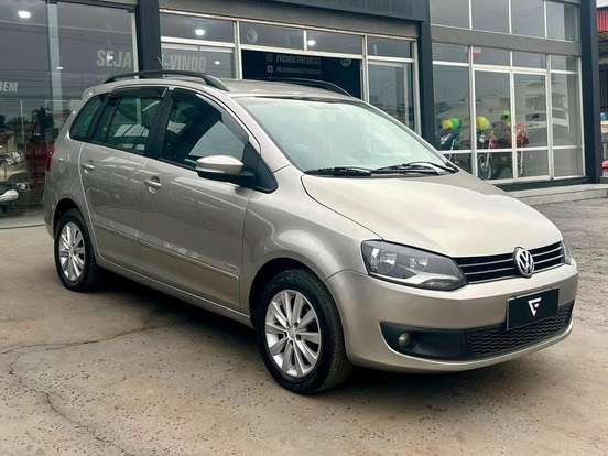 VOLKSWAGEN-SPACEFOX-2011