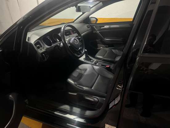 VOLKSWAGEN-GOLF-2014