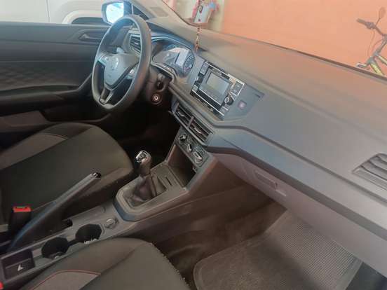 VOLKSWAGEN-POLO-2023