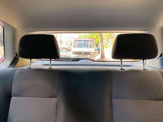 VOLKSWAGEN-POLO-2011