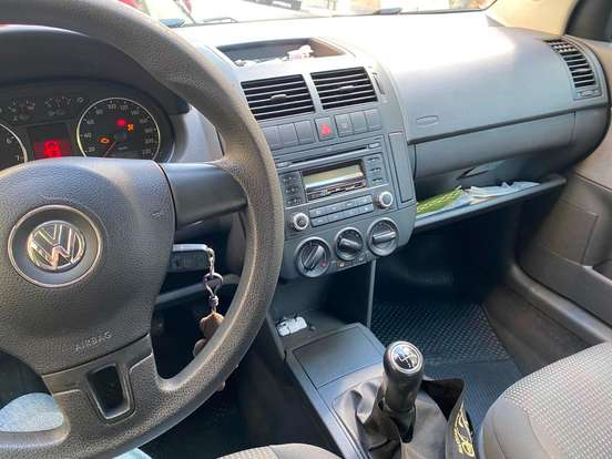 VOLKSWAGEN-POLO-2011