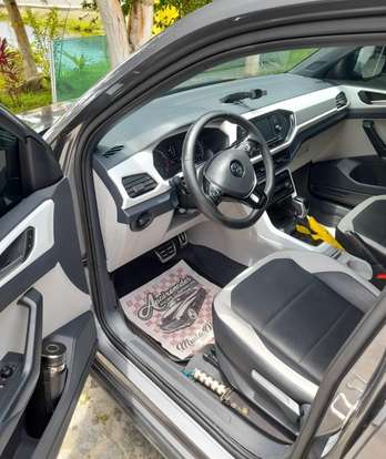 VOLKSWAGEN-T-CROSS-2019