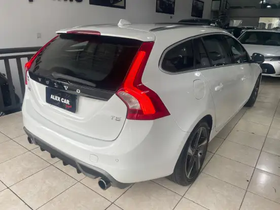 VOLVO-V60-2.0 T5 R DESIGN DYNAMIC 16V TURBO GASOLINA 4P AUTOMATIZADO VOLVO-V60-2012