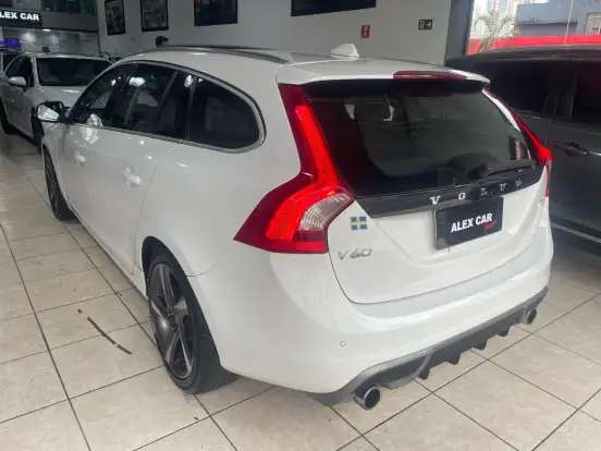 VOLVO-V60-2012
